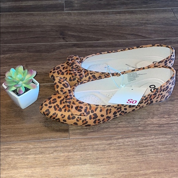 Animal print flats NWT